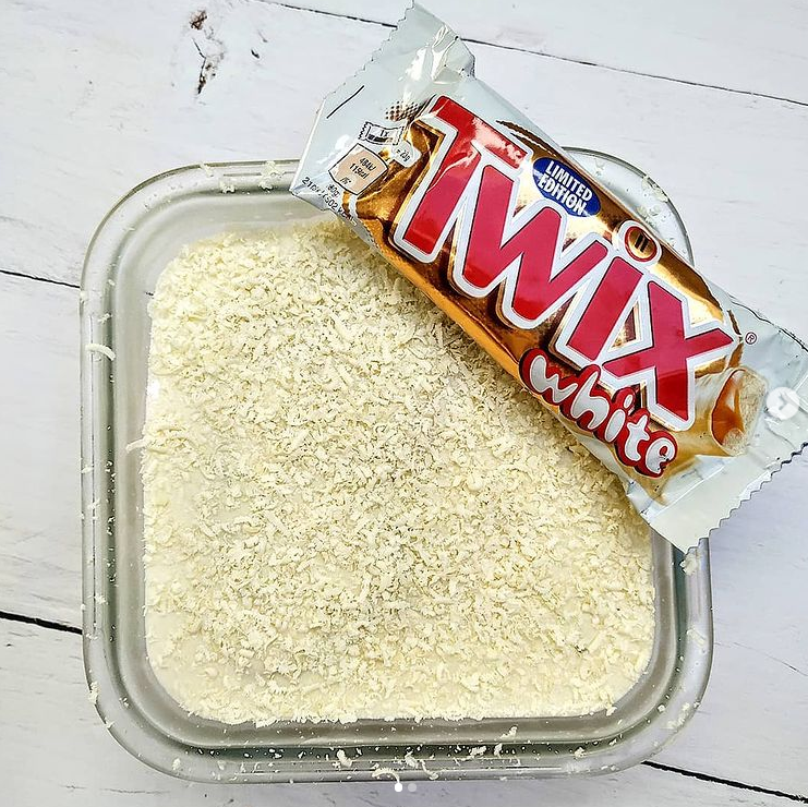 Zdjęcie poglądowe dla Jednoporcjowe ciasto Twix White