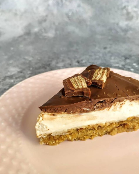 Zdjęcie poglądowe dla Sernik KitKat orzechowy FIT