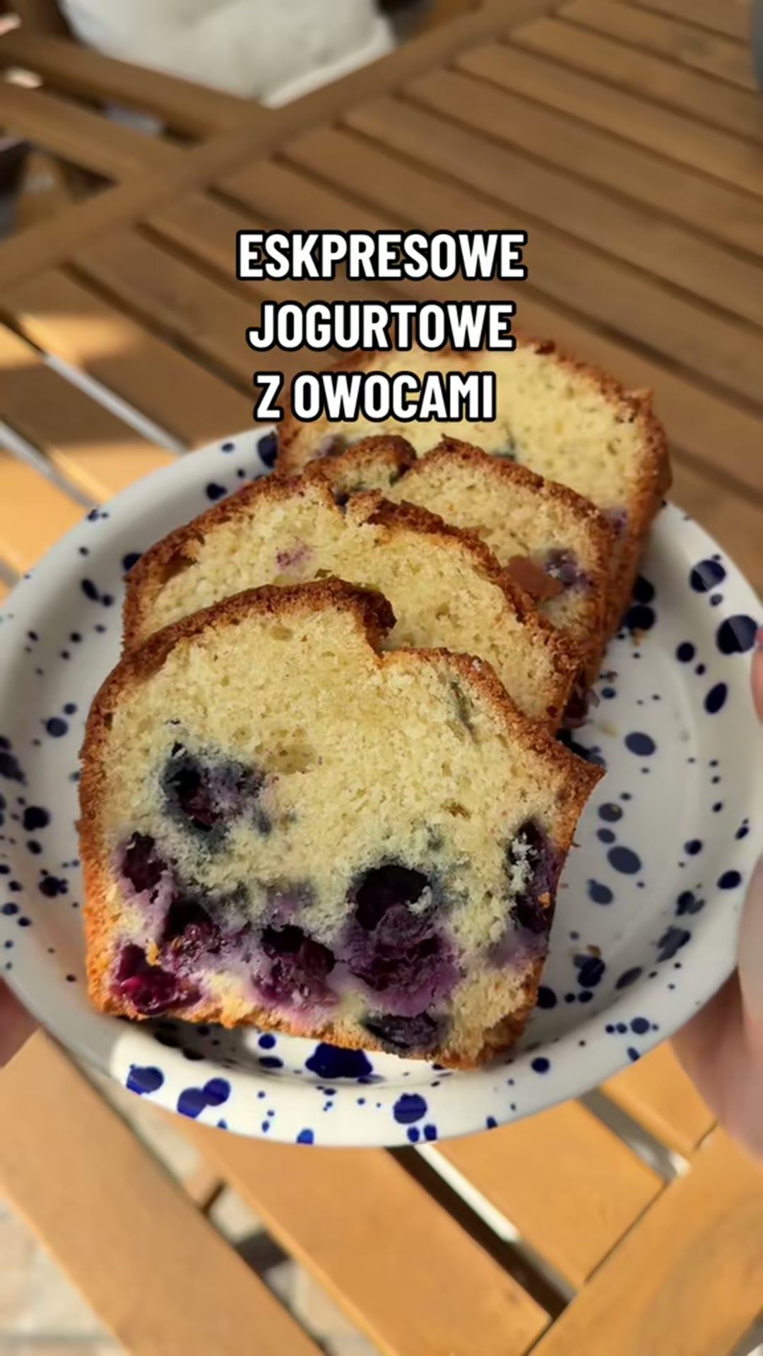 Zdjęcie poglądowe dla Ekspresowe ciasto jogurtowe z owocami