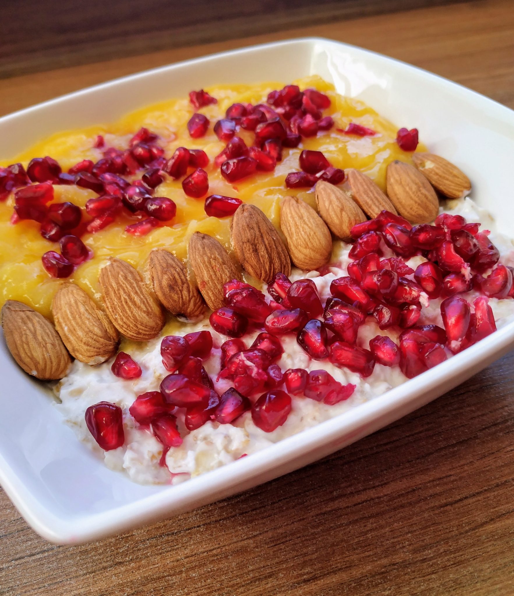 Zdjęcie poglądowe dla Owsianka kokosowa z mango